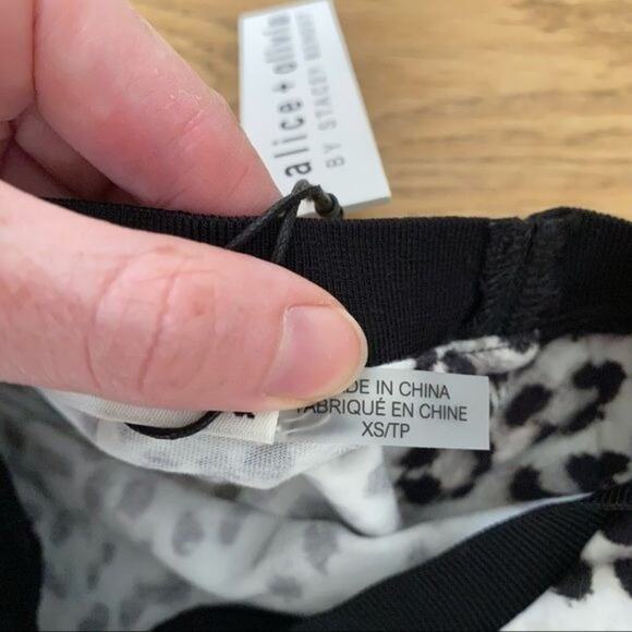 Alice and Olivia Braxton Leopard Print Crop Muscle T-shirt in Black and White - Picture 7 of 8